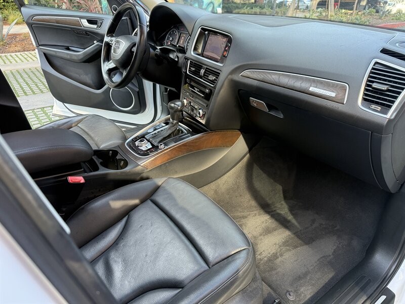 Audi Q5 Vehicle Full-screen Gallery Image 19