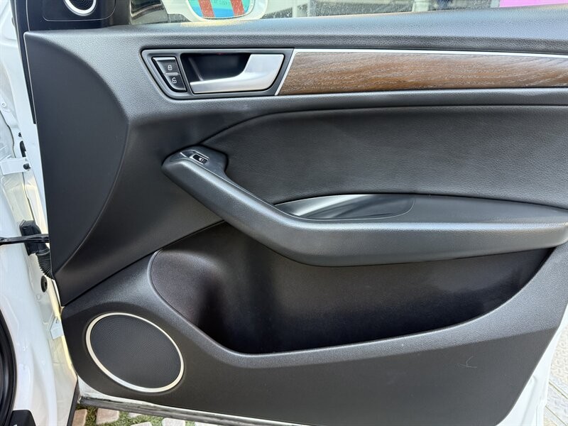 Audi Q5 Vehicle Full-screen Gallery Image 20