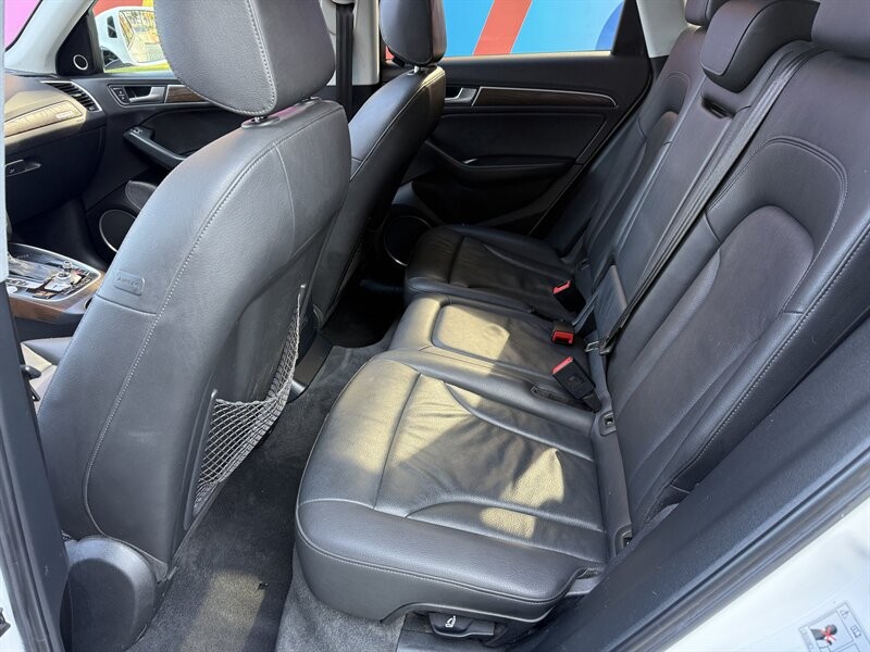 Audi Q5 Vehicle Full-screen Gallery Image 22