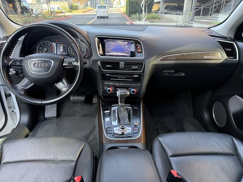 Audi Q5 Vehicle Full-screen Gallery Image 24