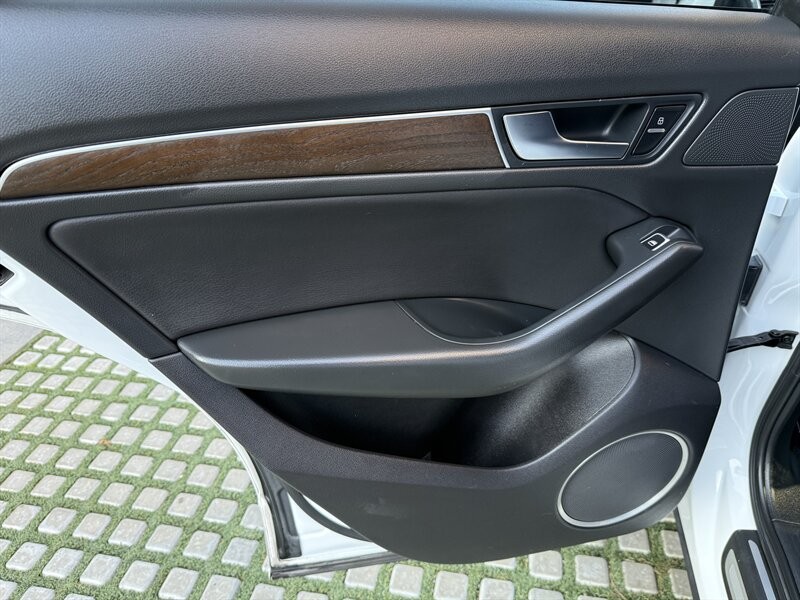 Audi Q5 Vehicle Full-screen Gallery Image 27