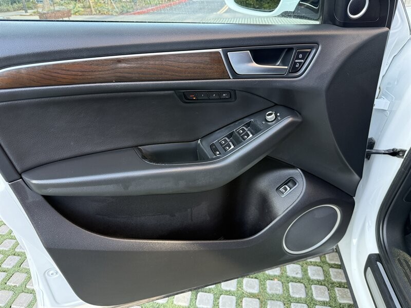 Audi Q5 Vehicle Full-screen Gallery Image 28