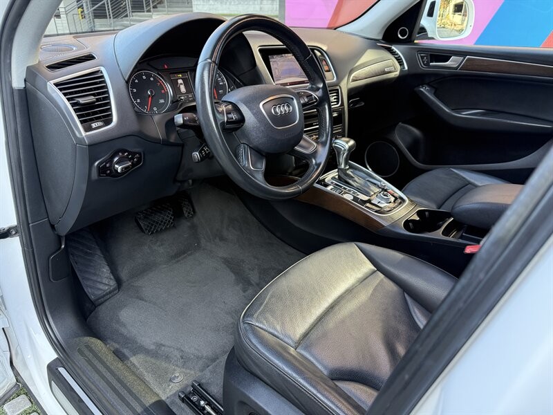 Audi Q5 Vehicle Full-screen Gallery Image 29