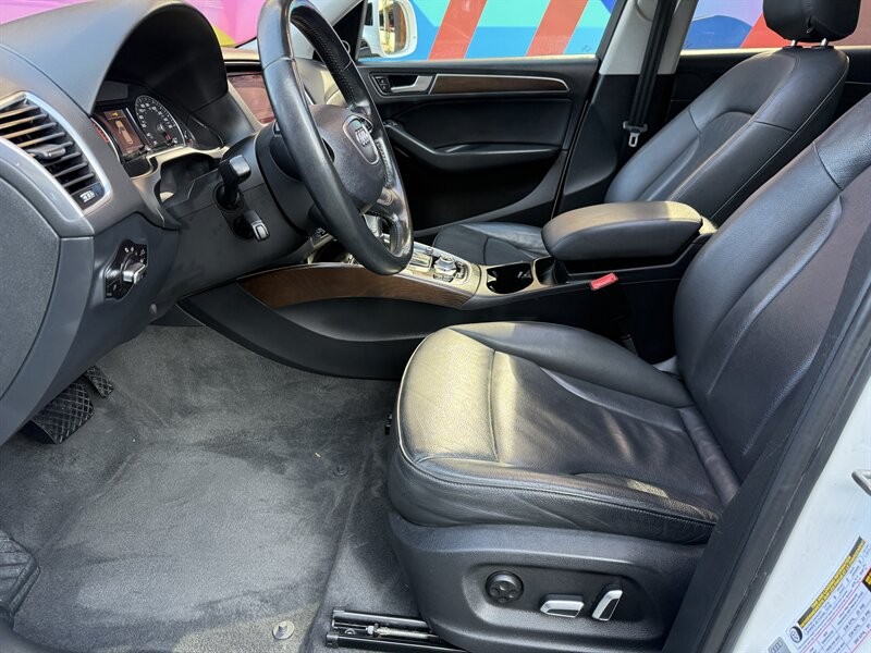 Audi Q5 Vehicle Full-screen Gallery Image 30