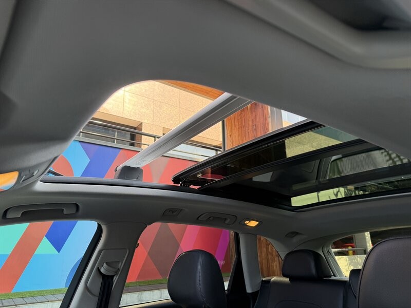 Audi Q5 Vehicle Full-screen Gallery Image 33