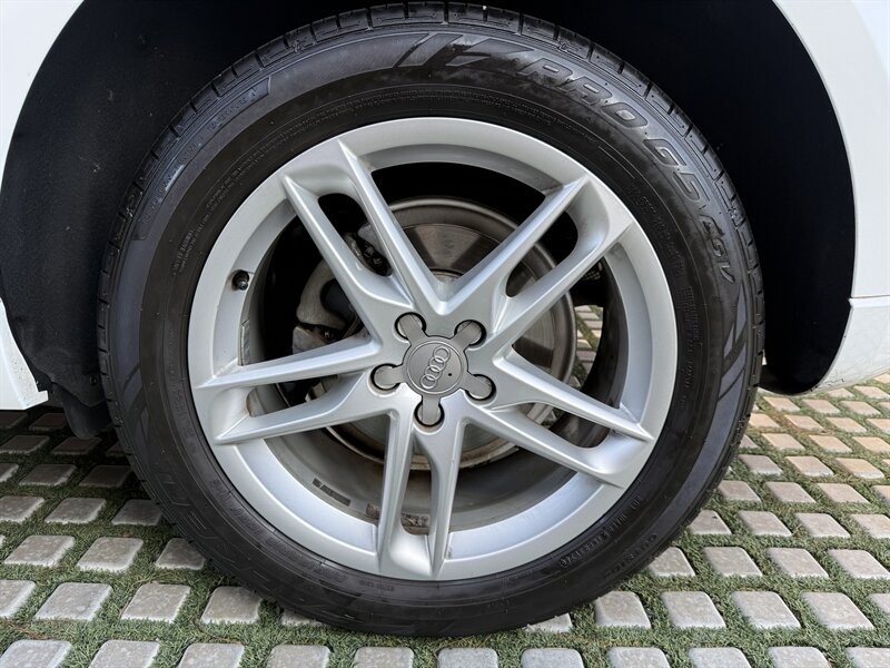 Audi Q5 Vehicle Full-screen Gallery Image 37