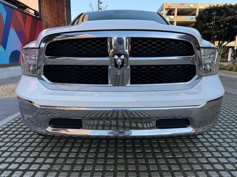 Ram 1500 Vehicle Full-screen Gallery Image 2