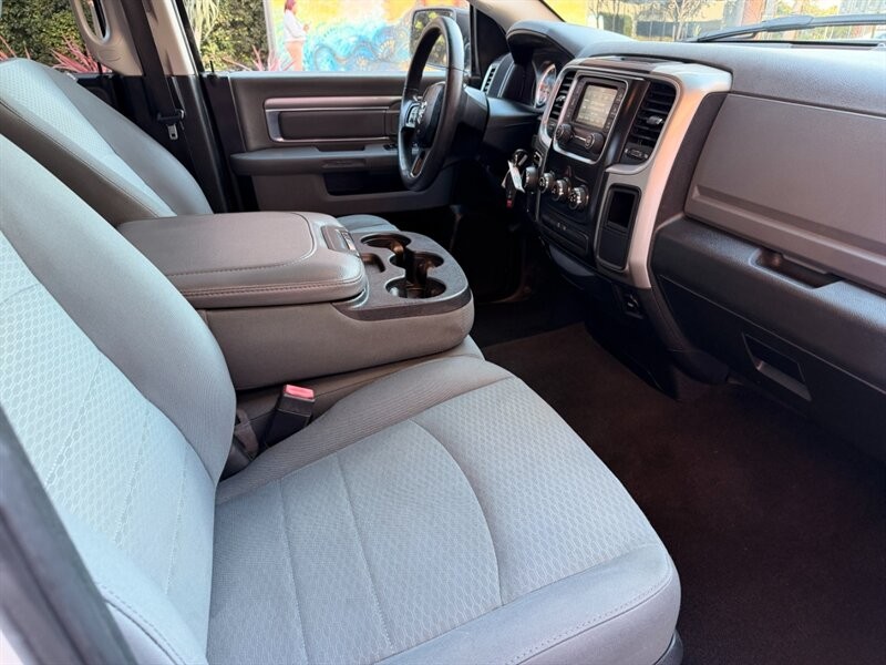 Ram 1500 Vehicle Full-screen Gallery Image 12