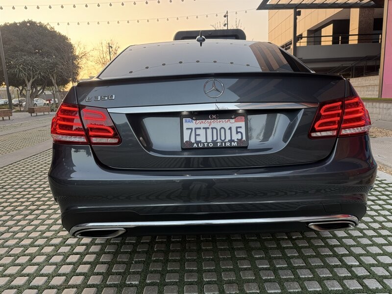 Mercedes-Benz E-Class Vehicle Full-screen Gallery Image 5