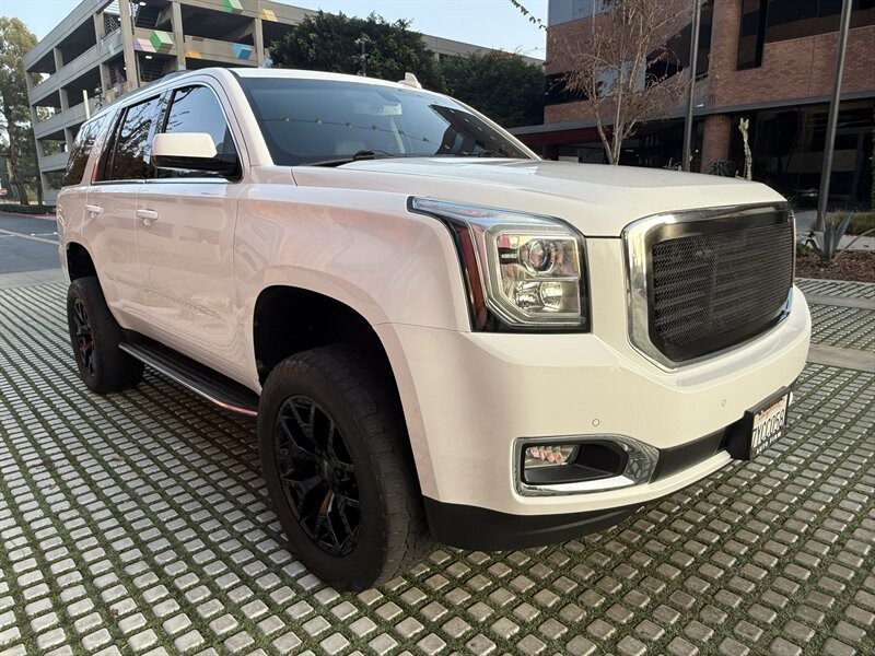 GMC Yukon Vehicle Full-screen Gallery Image 6