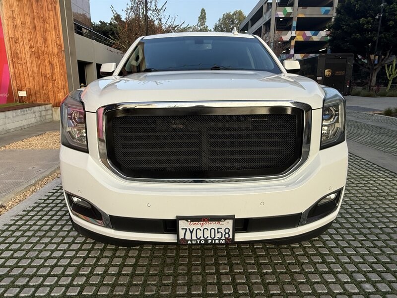 GMC Yukon Vehicle Full-screen Gallery Image 7