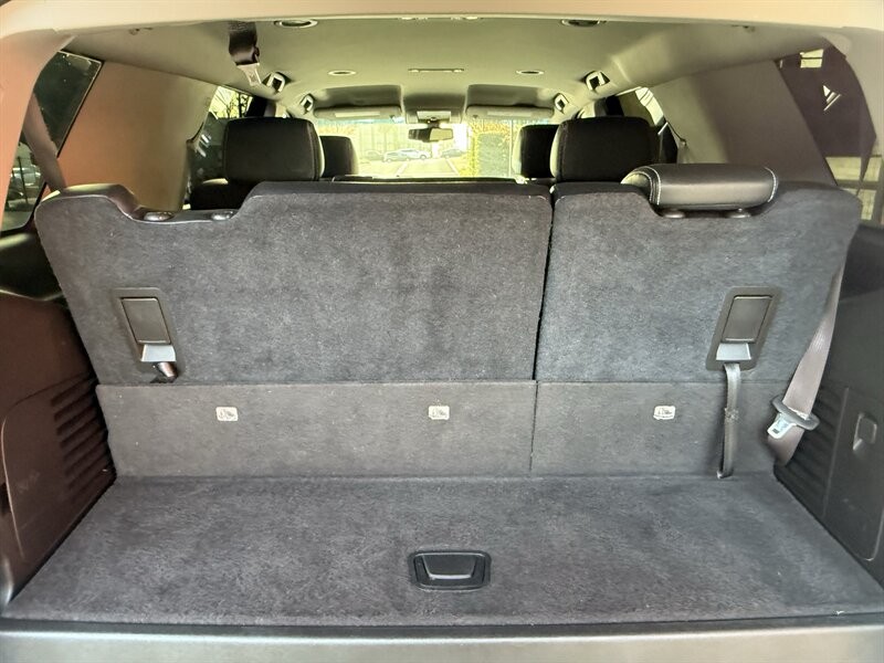 GMC Yukon Vehicle Full-screen Gallery Image 10