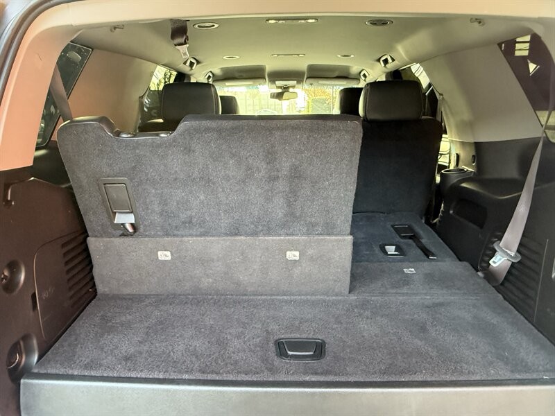 GMC Yukon Vehicle Full-screen Gallery Image 11