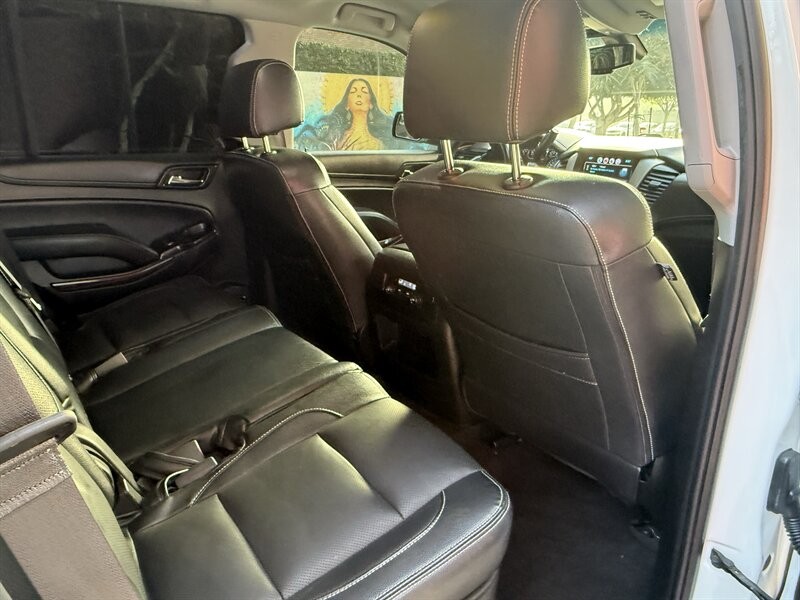 GMC Yukon Vehicle Full-screen Gallery Image 12