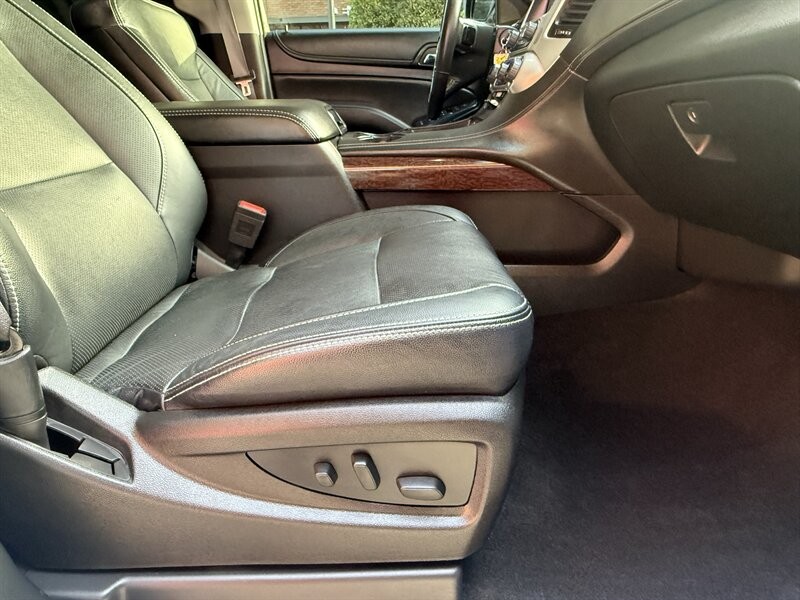 GMC Yukon Vehicle Full-screen Gallery Image 16