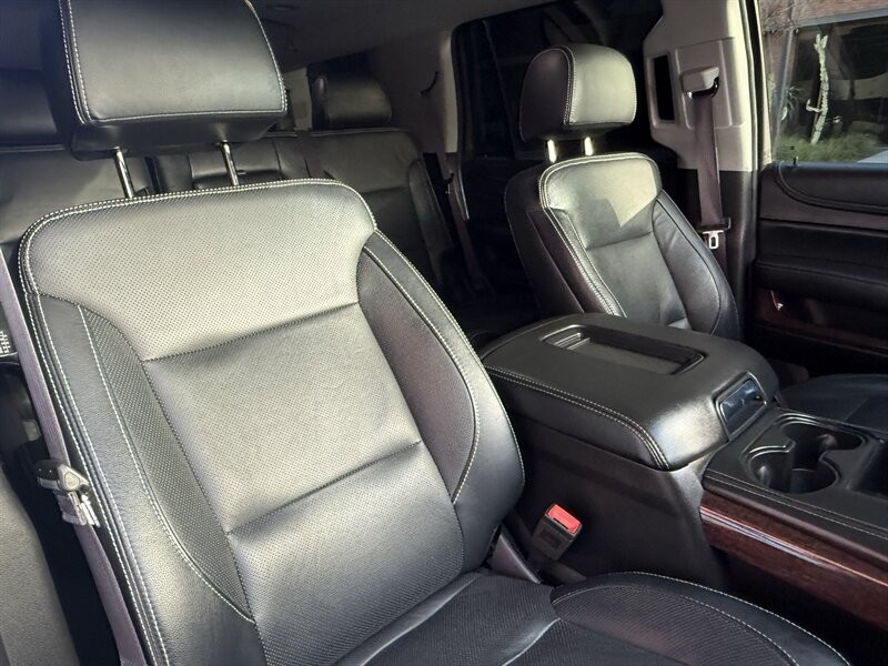 GMC Yukon Vehicle Full-screen Gallery Image 17