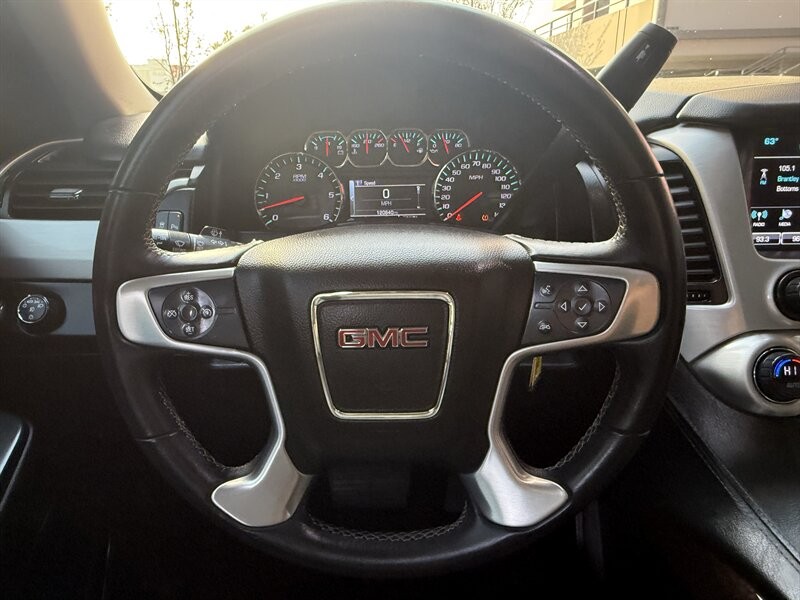 GMC Yukon Vehicle Full-screen Gallery Image 22