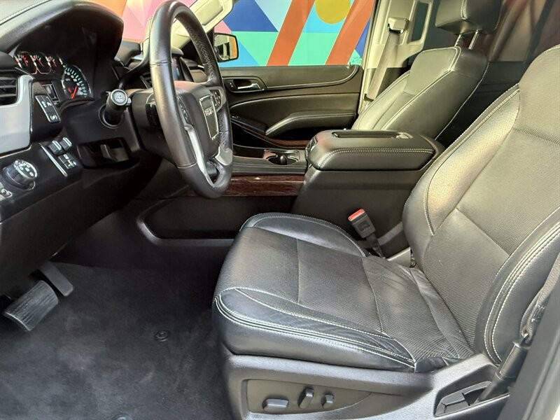 GMC Yukon Vehicle Full-screen Gallery Image 26