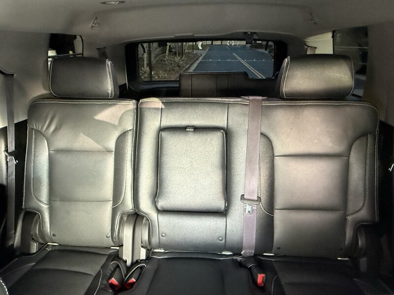 GMC Yukon Vehicle Full-screen Gallery Image 28