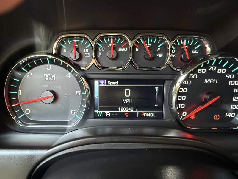 GMC Yukon Vehicle Full-screen Gallery Image 29