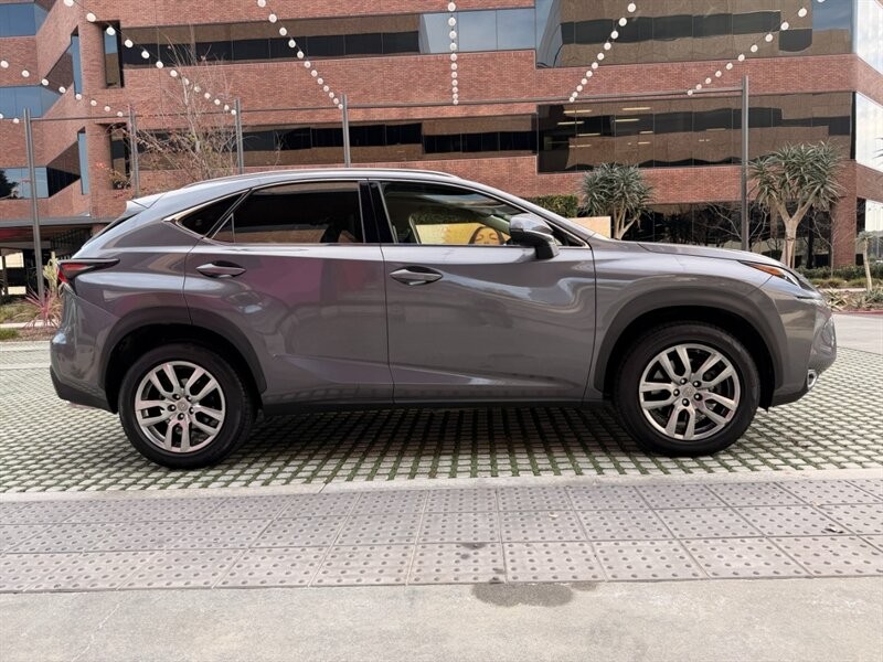 Lexus NX 200t Vehicle Full-screen Gallery Image 5