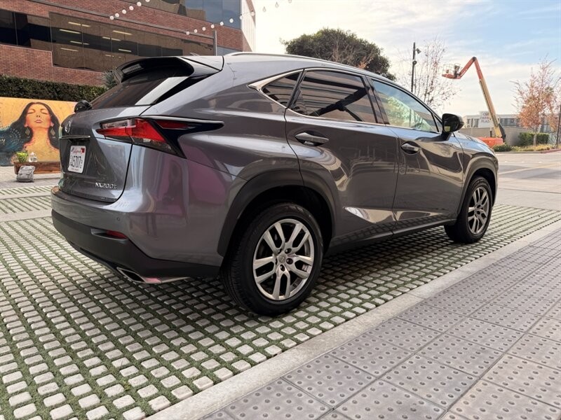 Lexus NX 200t Vehicle Full-screen Gallery Image 6