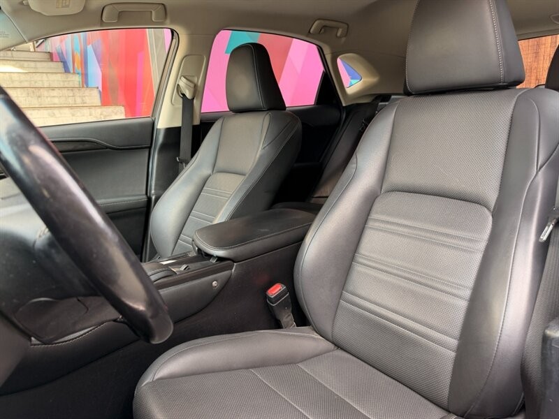 Lexus NX 200t Vehicle Full-screen Gallery Image 10