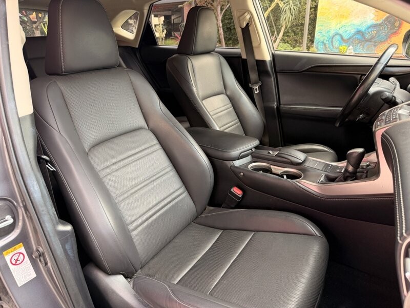 Lexus NX 200t Vehicle Full-screen Gallery Image 11