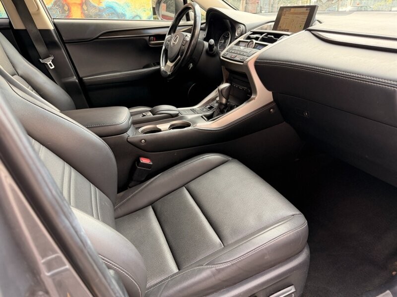 Lexus NX 200t Vehicle Full-screen Gallery Image 13