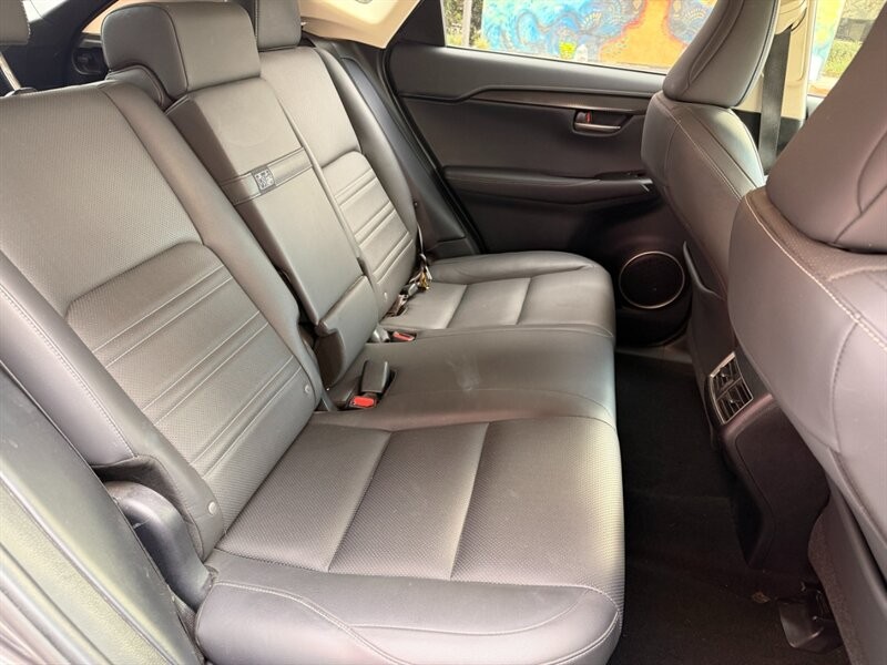 Lexus NX 200t Vehicle Full-screen Gallery Image 14