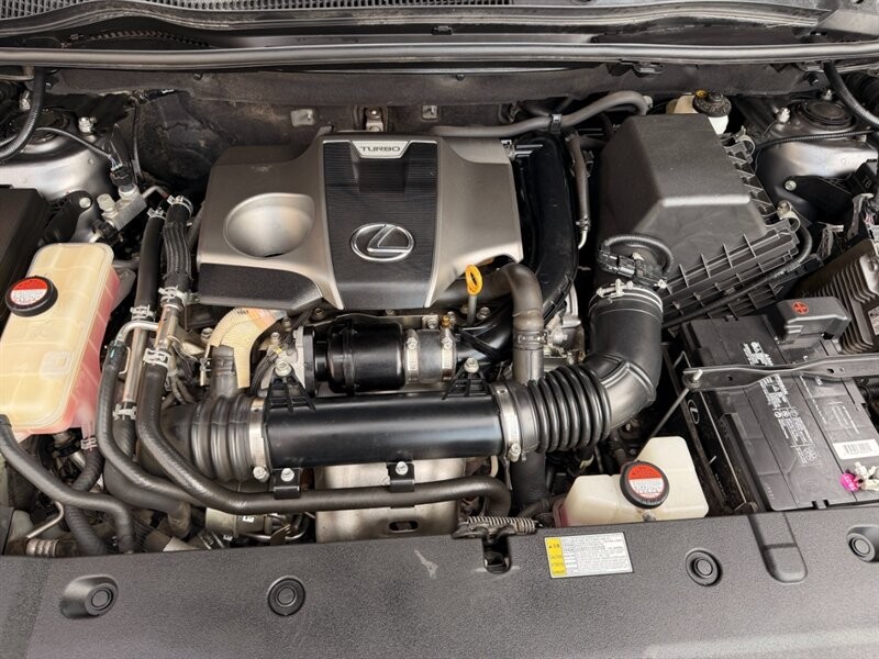 Lexus NX 200t Vehicle Full-screen Gallery Image 15