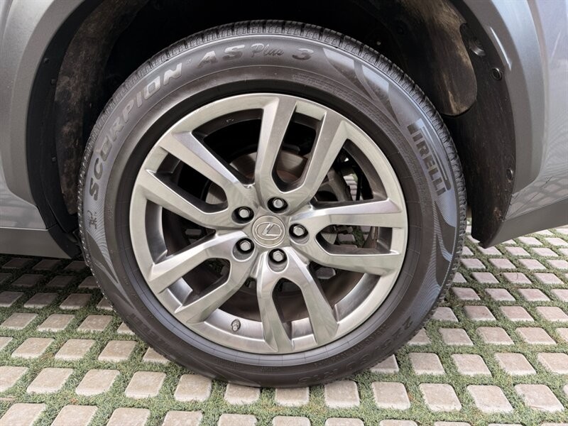 Lexus NX 200t Vehicle Full-screen Gallery Image 16