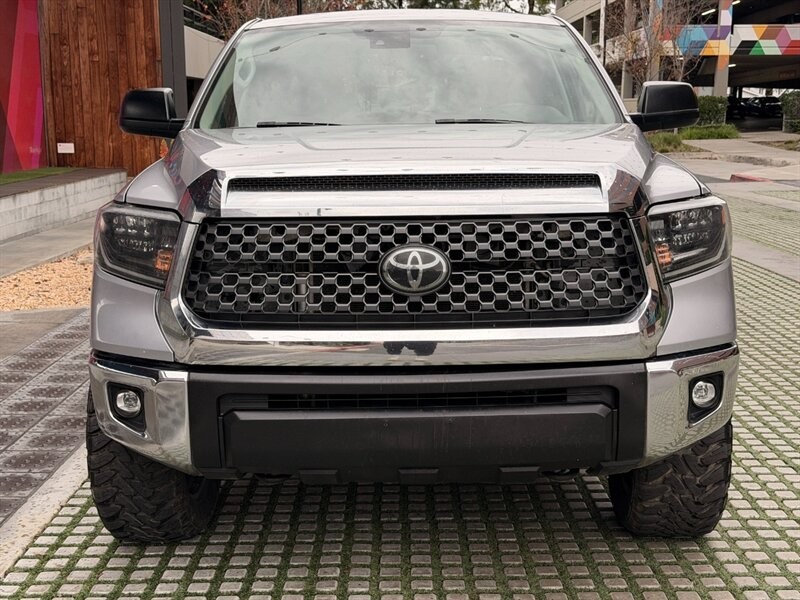 Toyota Tundra 4WD Vehicle Full-screen Gallery Image 2