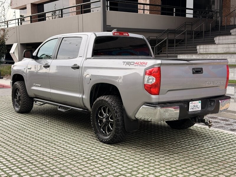 Toyota Tundra 4WD Vehicle Full-screen Gallery Image 5