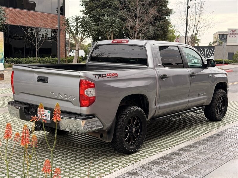 Toyota Tundra 4WD Vehicle Full-screen Gallery Image 7