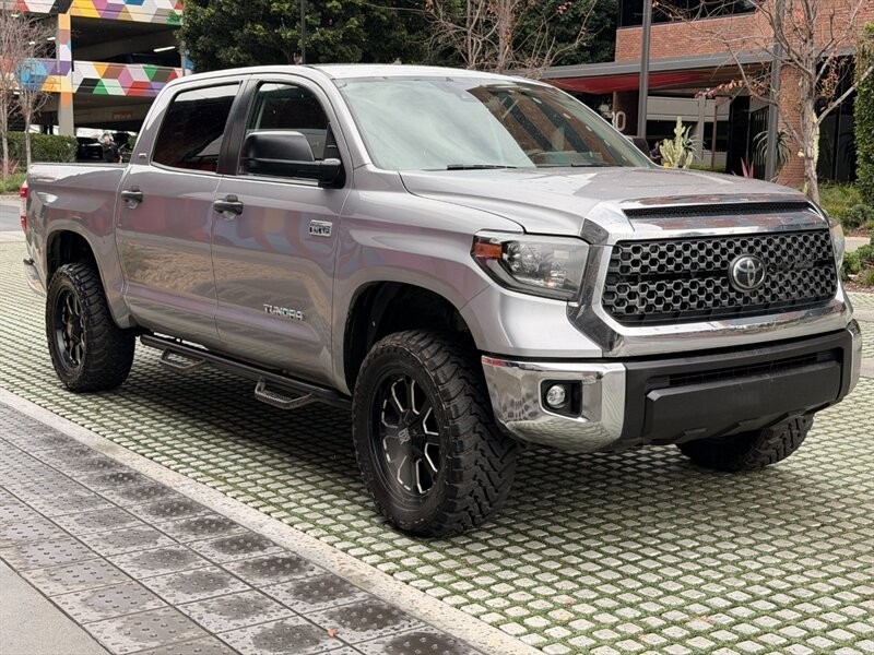 Toyota Tundra 4WD Vehicle Full-screen Gallery Image 9