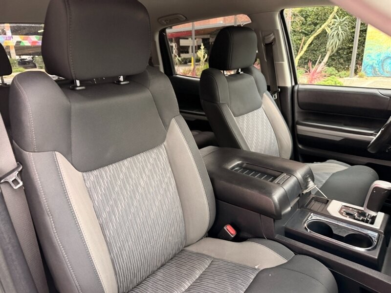 Toyota Tundra 4WD Vehicle Full-screen Gallery Image 11