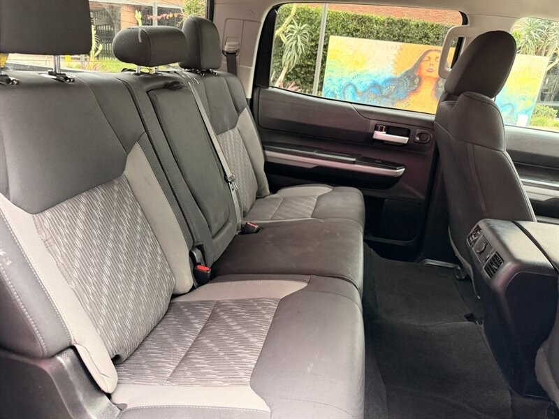 Toyota Tundra 4WD Vehicle Full-screen Gallery Image 14