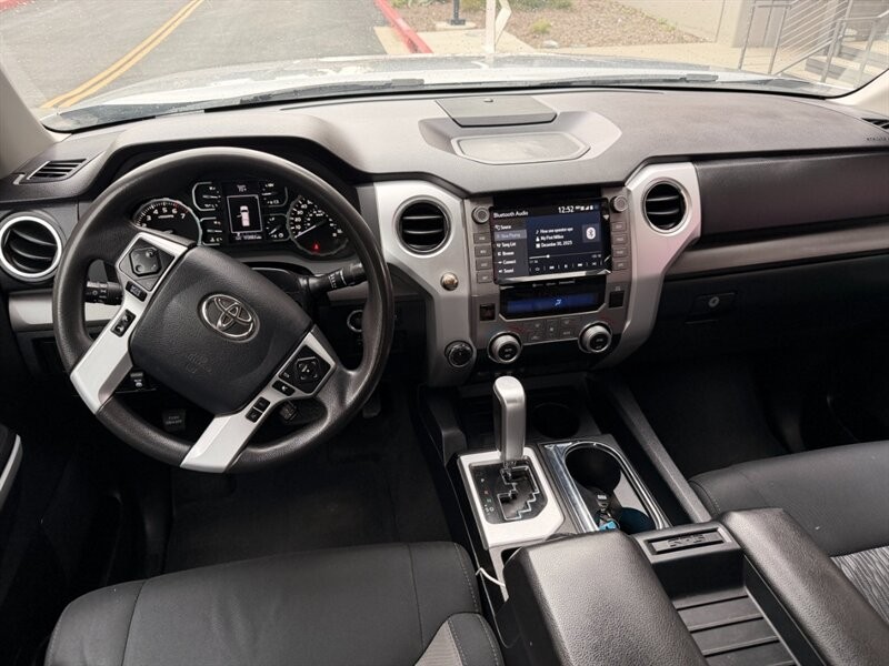 Toyota Tundra 4WD Vehicle Full-screen Gallery Image 15