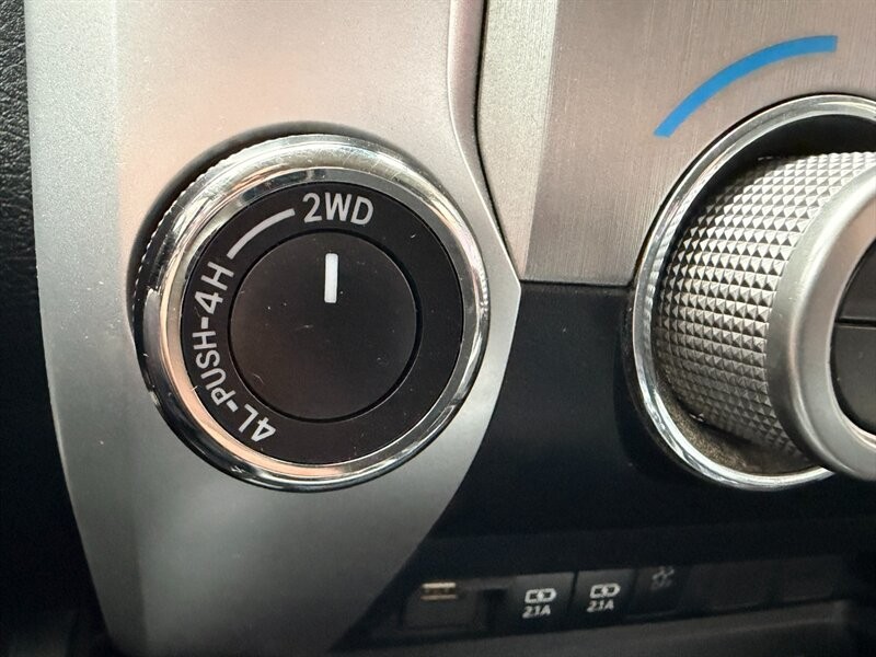 Toyota Tundra 4WD Vehicle Full-screen Gallery Image 16