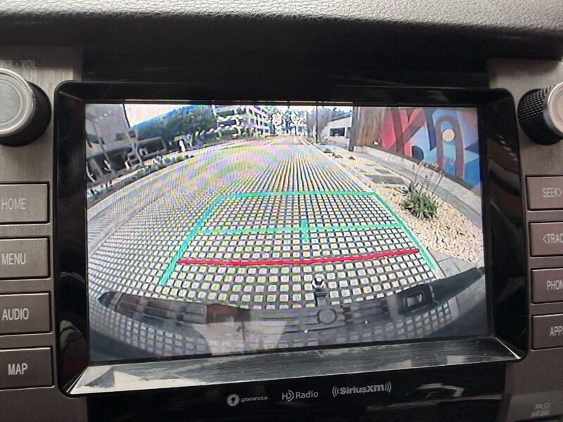 Toyota Tundra 4WD Vehicle Full-screen Gallery Image 17