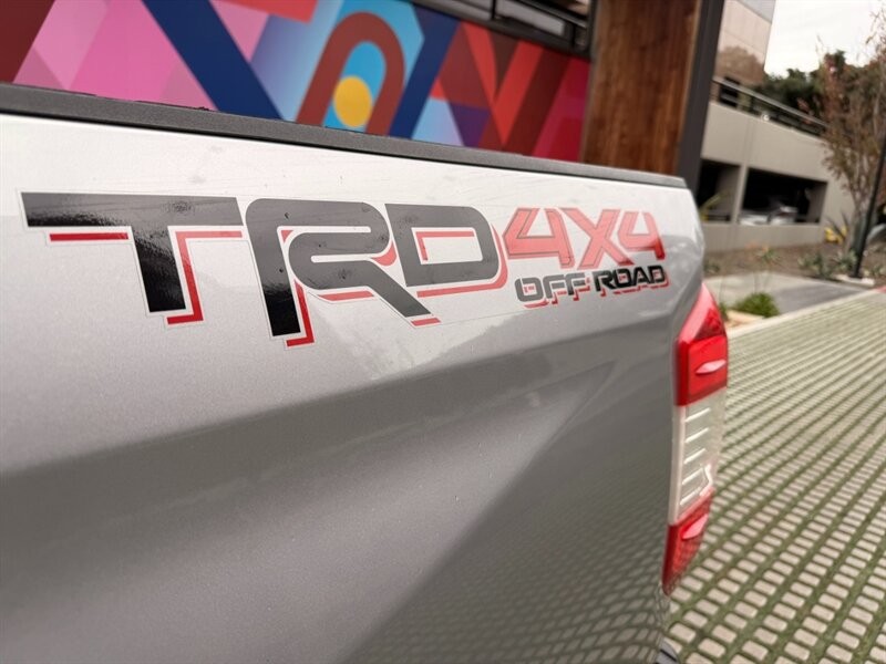 Toyota Tundra 4WD Vehicle Full-screen Gallery Image 19