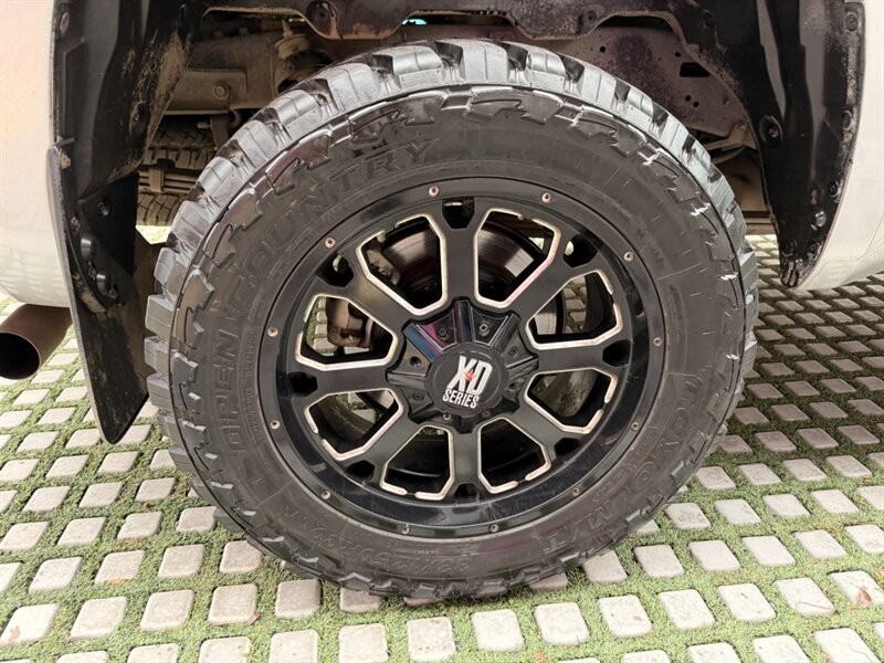 Toyota Tundra 4WD Vehicle Full-screen Gallery Image 21