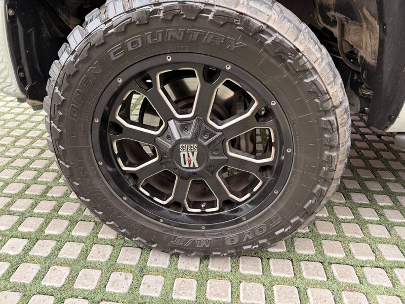 Toyota Tundra 4WD Vehicle Full-screen Gallery Image 22