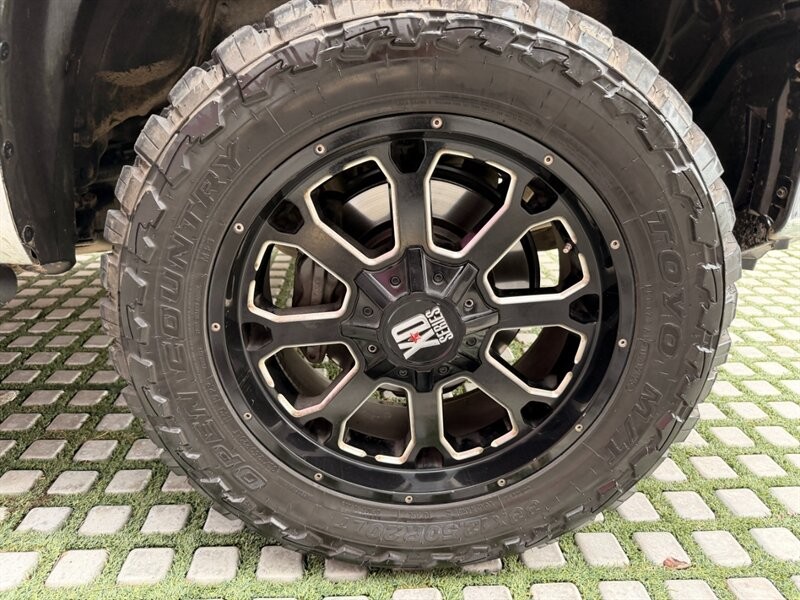 Toyota Tundra 4WD Vehicle Full-screen Gallery Image 24