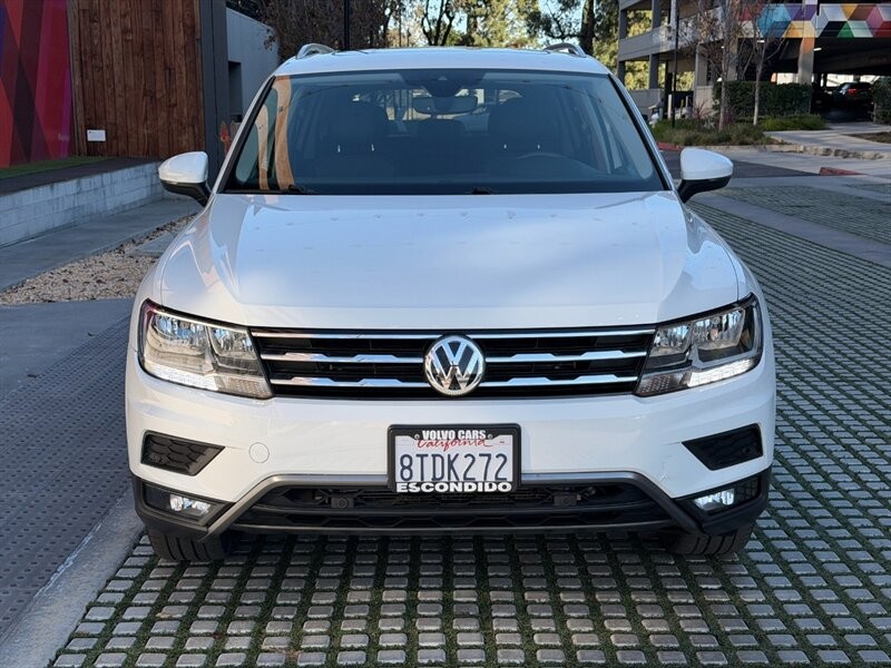 Volkswagen Tiguan Vehicle Full-screen Gallery Image 2