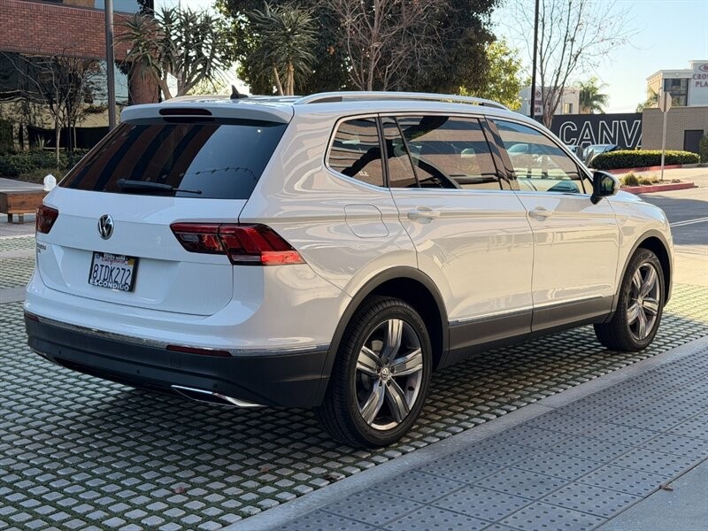 Volkswagen Tiguan Vehicle Full-screen Gallery Image 6