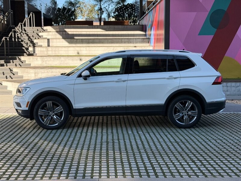 Volkswagen Tiguan Vehicle Full-screen Gallery Image 7