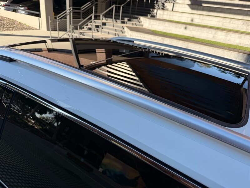 Volkswagen Tiguan Vehicle Full-screen Gallery Image 8