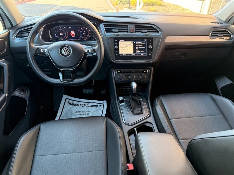 Volkswagen Tiguan Vehicle Full-screen Gallery Image 9